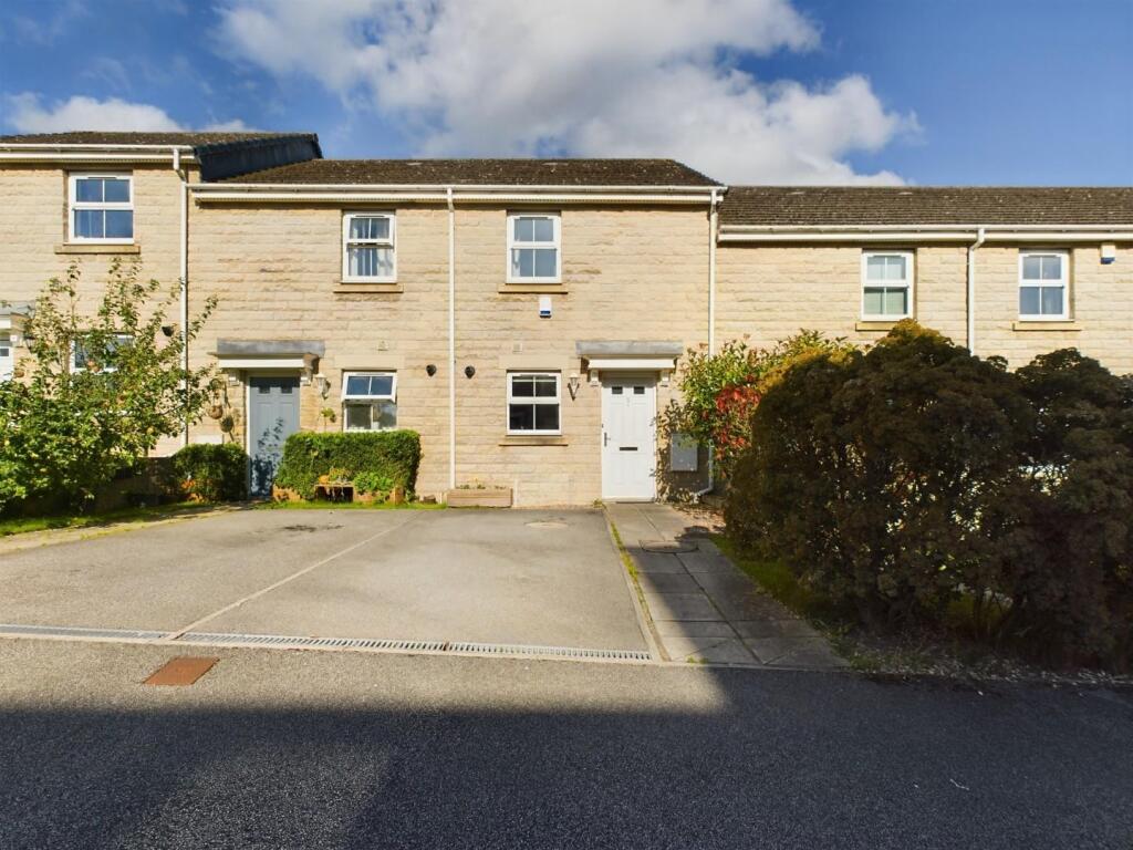 Main image of property: Tundra Grove, Eldwick, BD16 3QG
