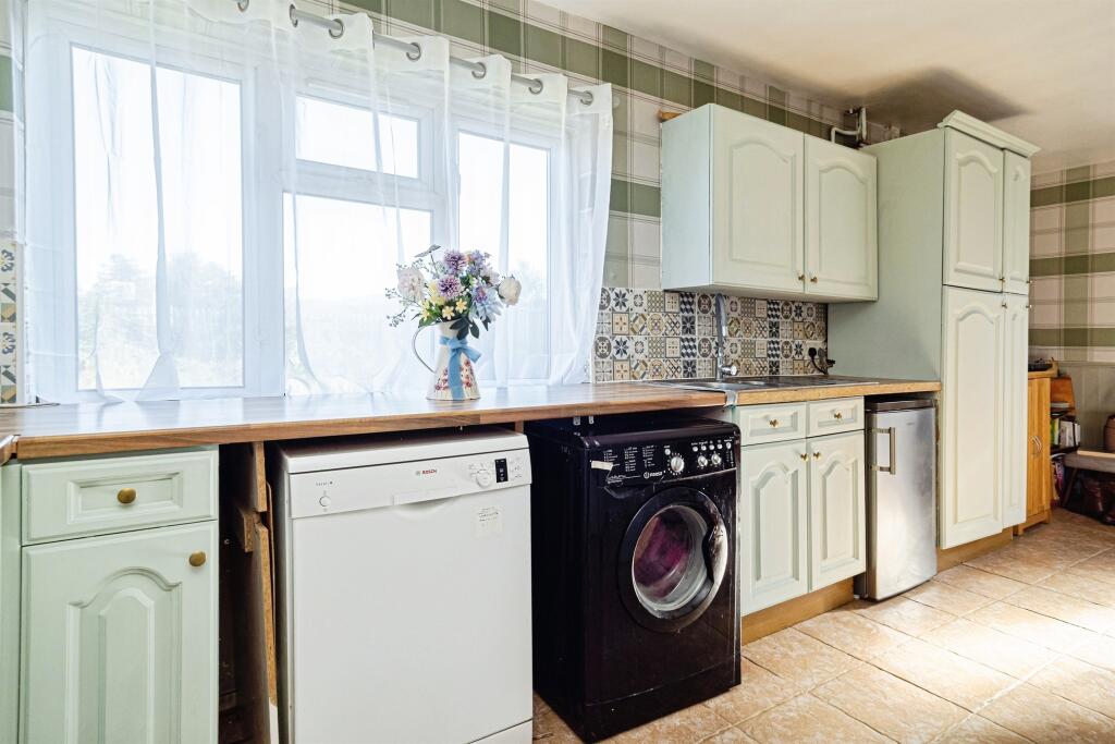 House in Hull, Longhill - View 5