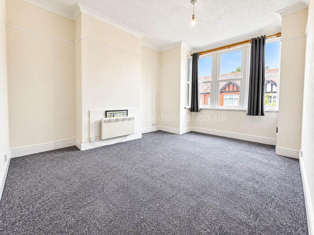 Apartment in Southend-on-Sea, Essex - View 4