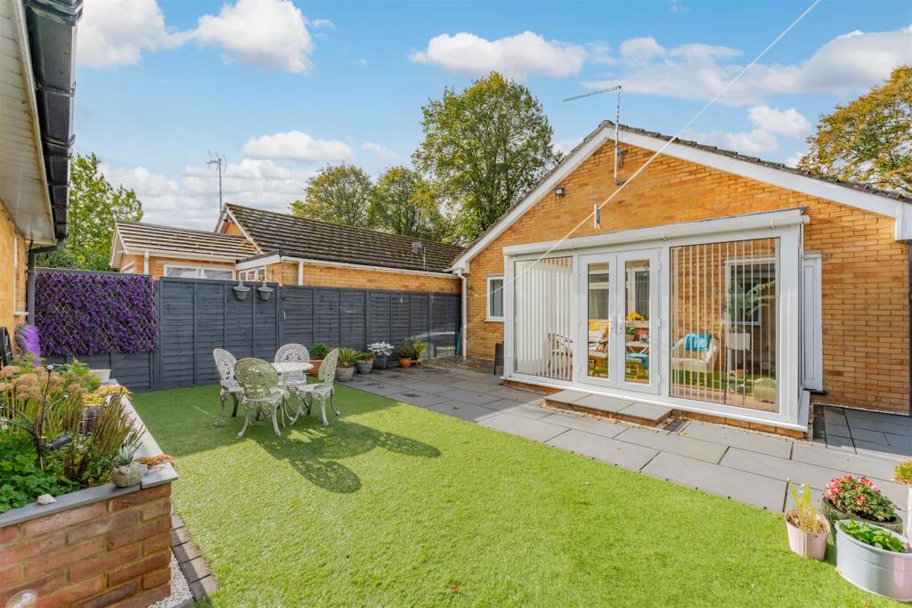 House in Kettering, Brambleside - View 4