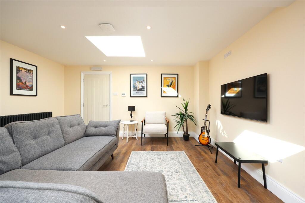 House in Filton, Northville - View 4