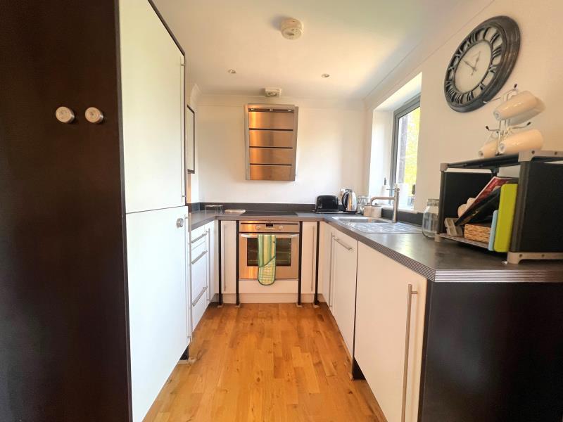 Apartment in Guildford, Surrey - View 4