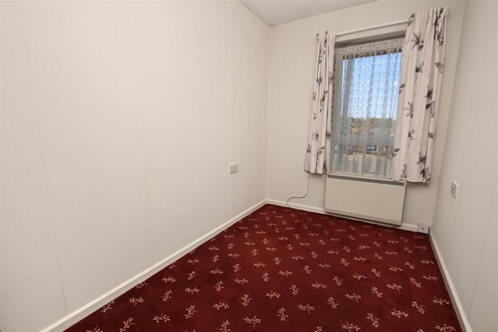 Apartment in Northampton - More