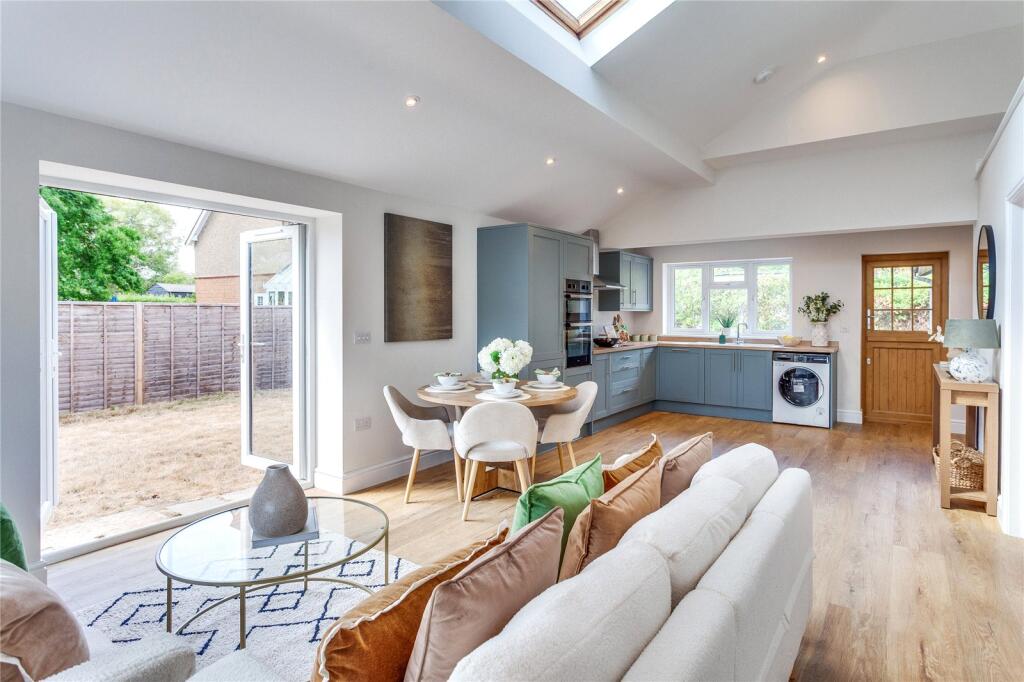House in Reading, St. Nicholas, Hurst - View 4