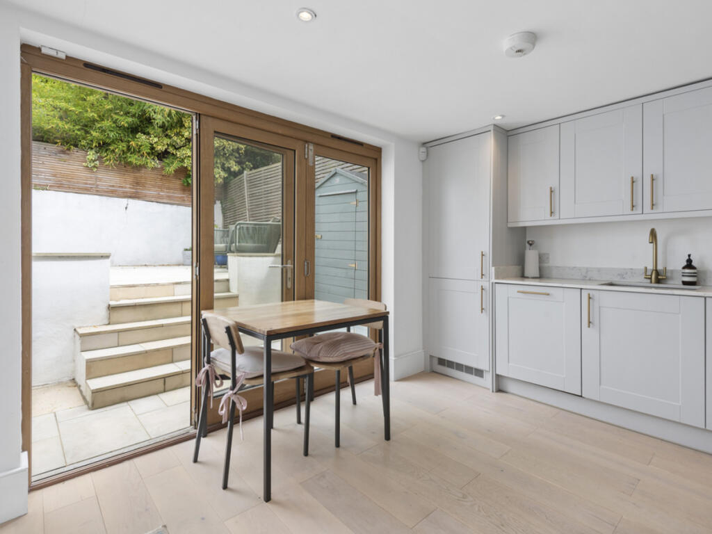 House in London, Wandsworth - View 6