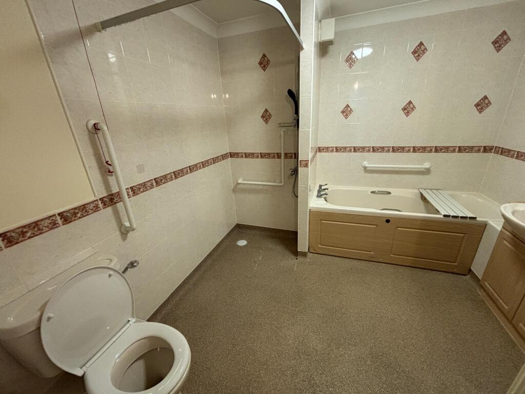 Apartment in Southend-on-Sea - View 3
