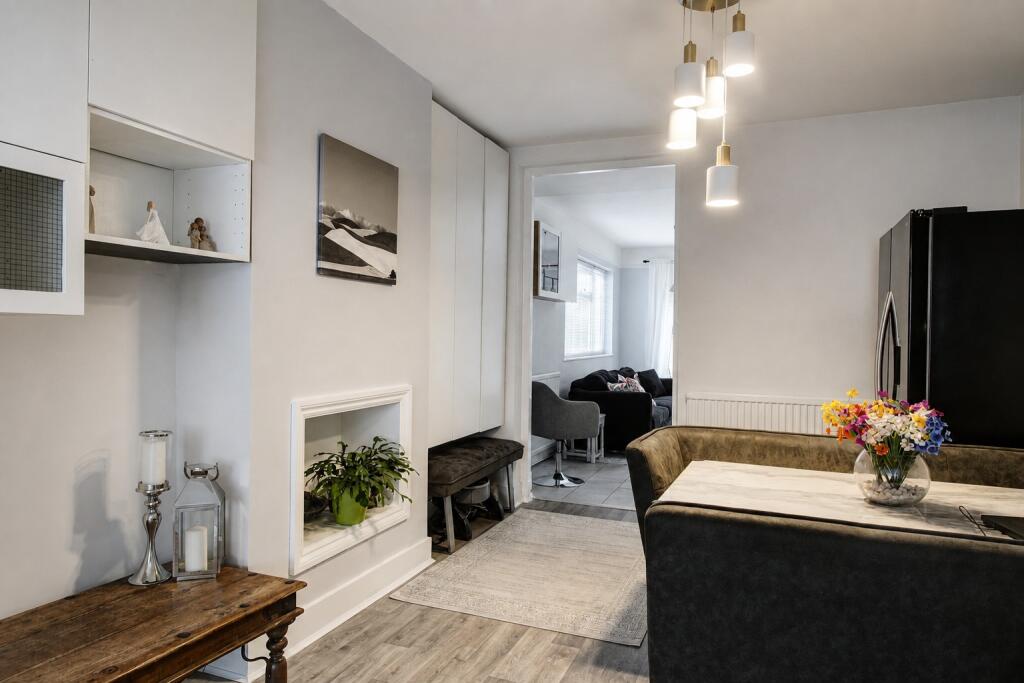 House in Reigate and Banstead, Margery - View 5