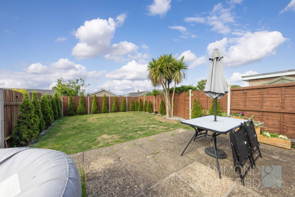 Larch Close, Attleborough photo 3