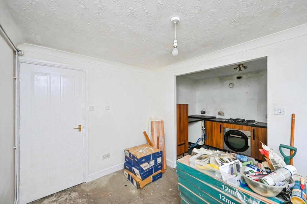 Grafton Close, Sutton-in-Ashfield, NG17 photo 3
