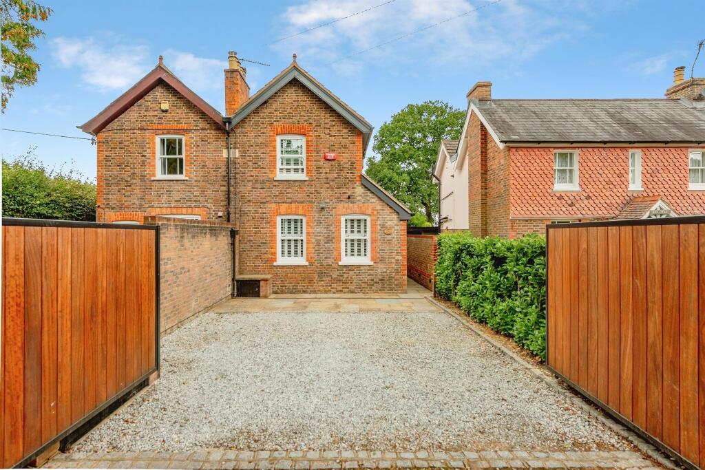 House in Crawley, Copthorne - View 2