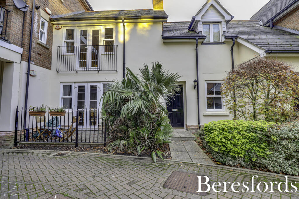 2-bed apartment on Sawyers Grove, Brentwood, CM15, £400,000