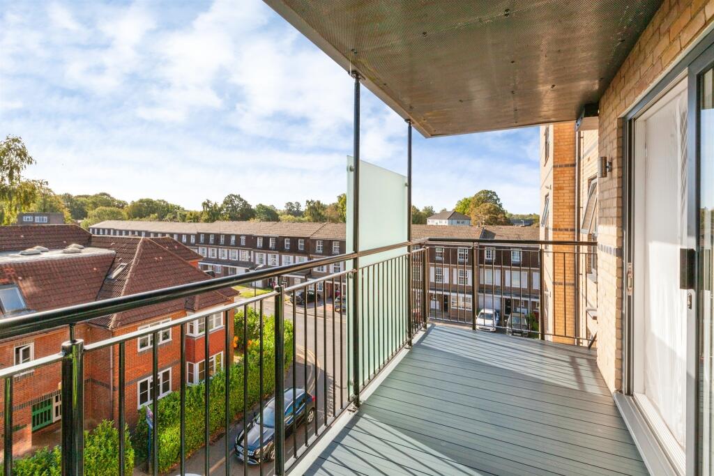 Apartment in Slough - View 4