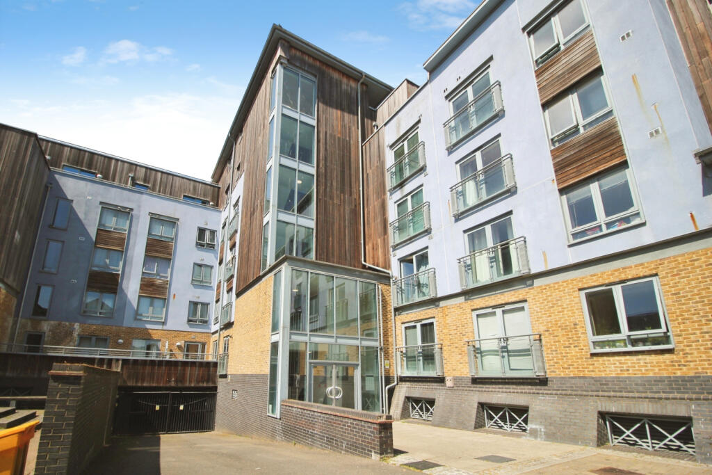 Main image of property: Quayside Drive, Colchester, CO2