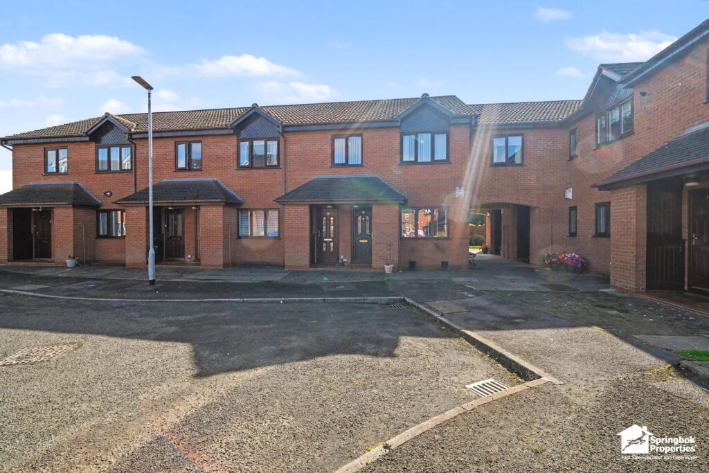 2-bed flat on Legwood Court, Flixton, Urmston, Greater Manchester, £190,000