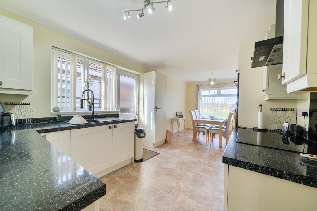 Well Lane, Willerby, East Riding Yorkshire, HU10 6HS photo 2
