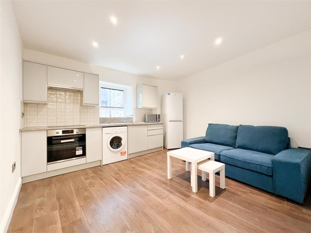 Main image of property: Flat 2, 71 Marlborough Road, Broomhill, Sheffield