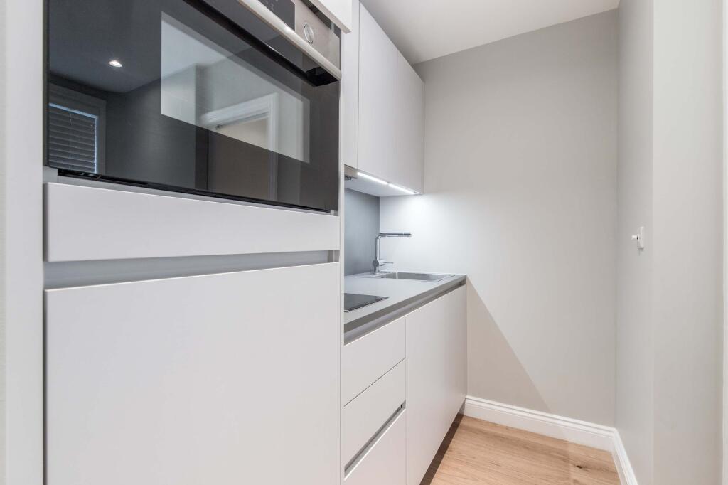 Main image of property: Flat 12 16 - 18 Warwick Road