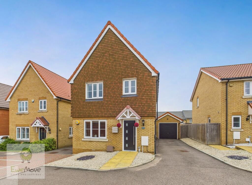 3-bed detached on Songbird Crescent, Chattenden, Rochester, ME3 8GD, £410,000