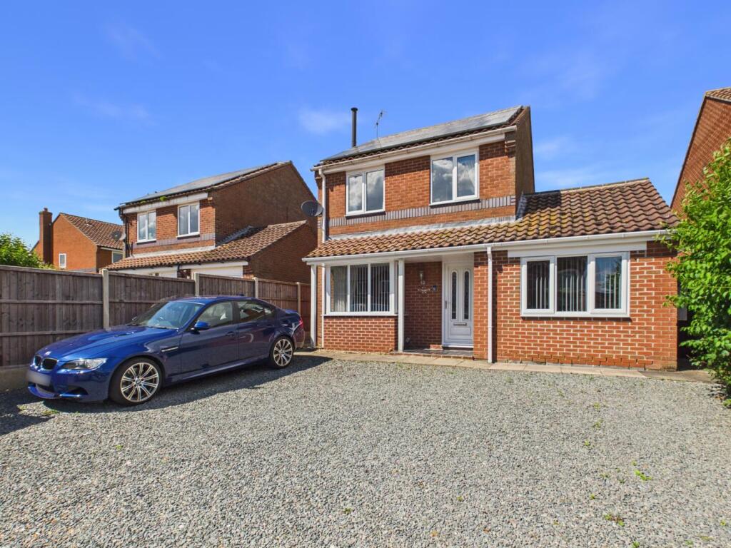 3-bed house on 45 College Park, Horncastle, £220,000