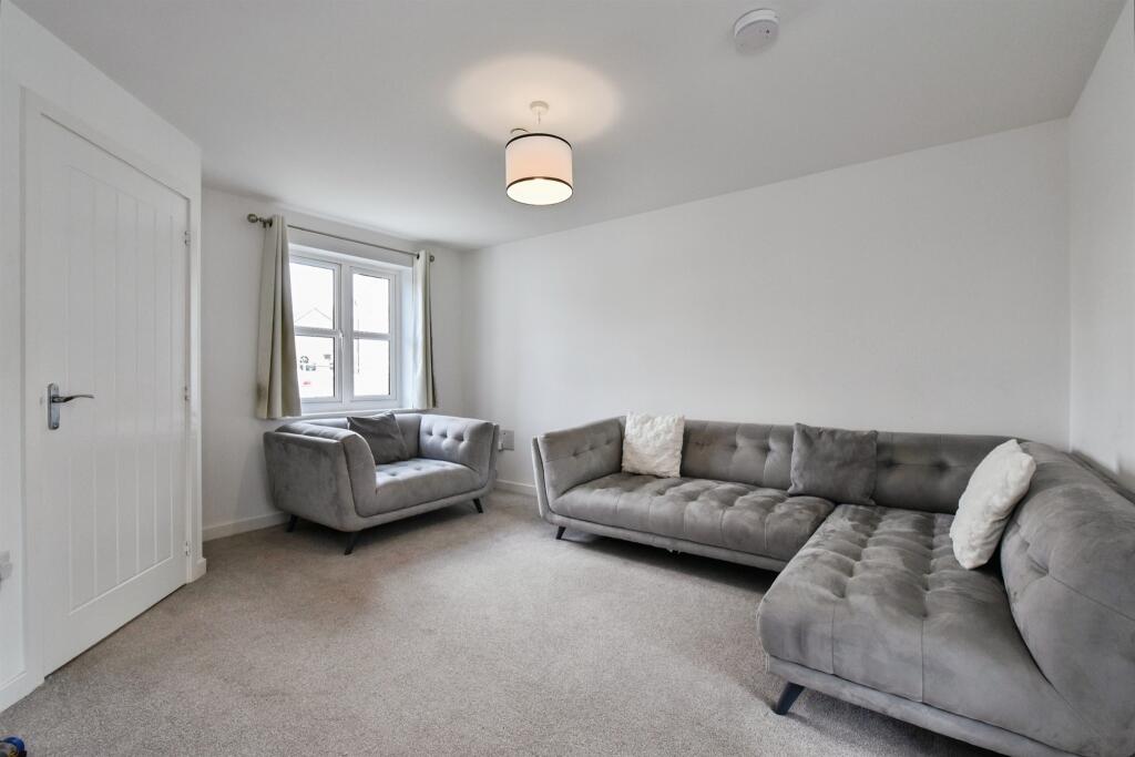 House in Newport - View 4
