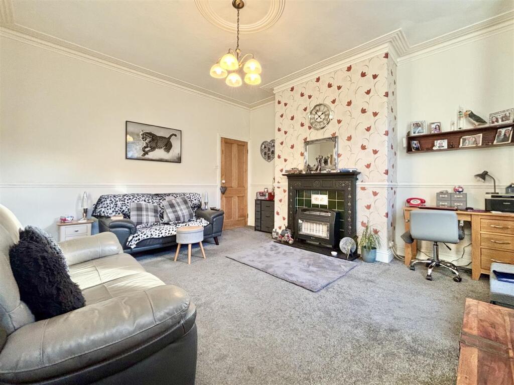 House in Bradford, Four Lane Ends, Scholemoor - View 2