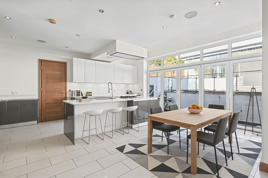 House in London - View 3