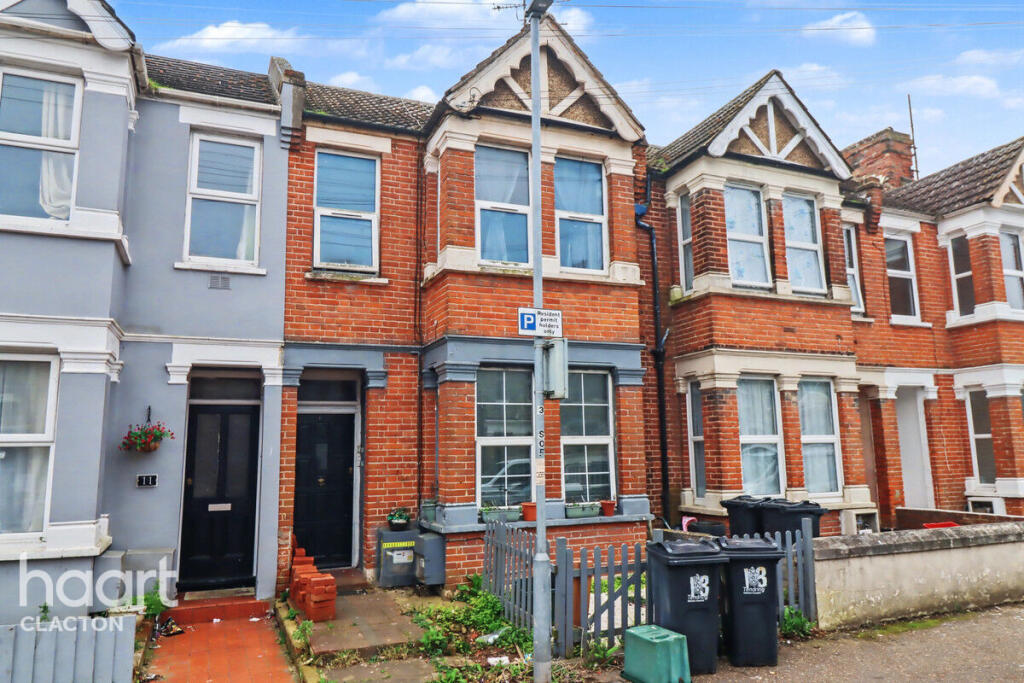 2-bed flat on Meredith Road, Clacton-On-Sea, £110,000