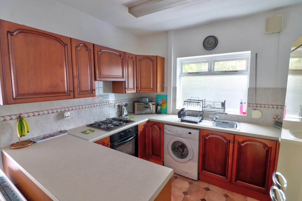 Alexandra Crescent, Oldham, OL1 photo 4