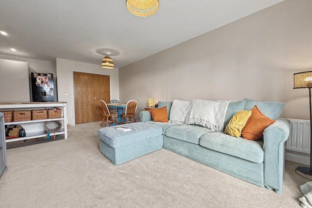 Apartment in Winchester, Hampshire - View 3