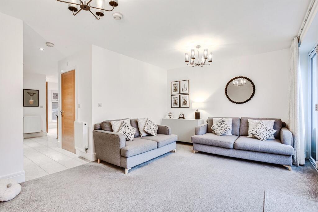 Cotham Drive, Wakefield photo 2