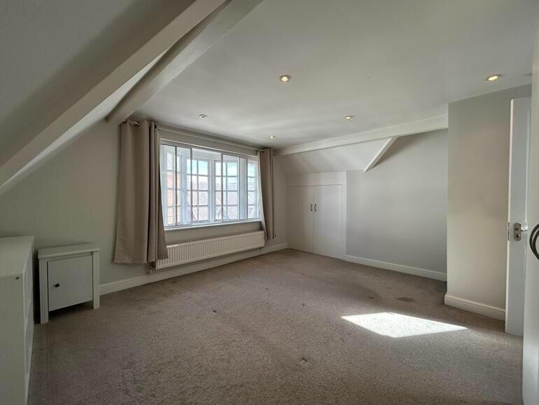 Apartment in Sevenoaks, Kippington - View 3