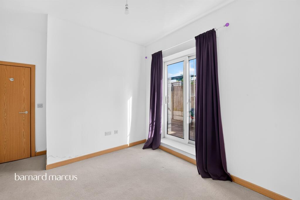 Apartment in Sutton - More