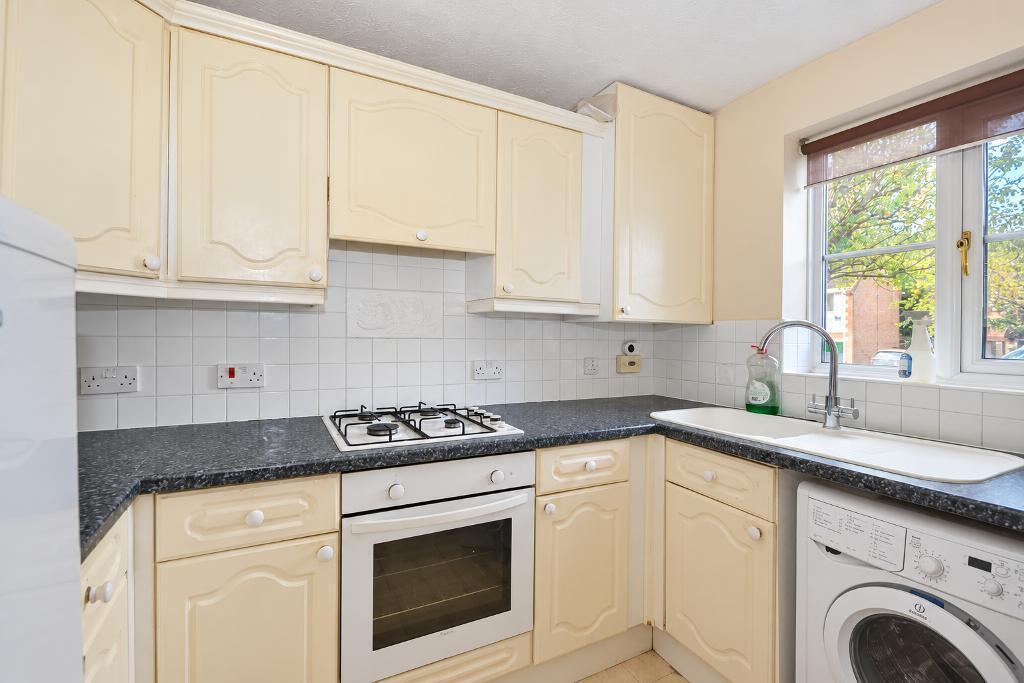 Coverack Place, Tattenhoe, Milton Keynes, Buckinghamshire, MK4 3BA photo 3