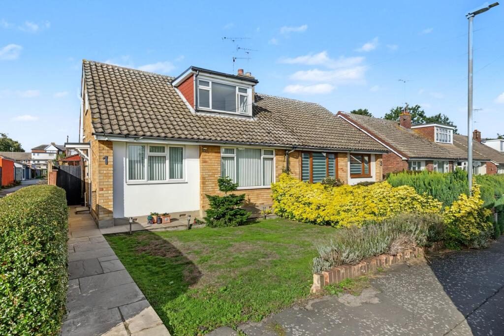 3-bed semi-detached on Longmore Avenue, Great Baddow, Chelmsford, CM2, £395,000
