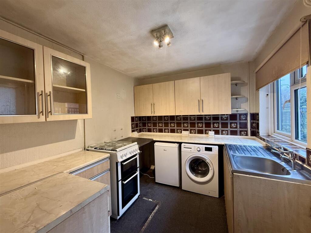 House in Blackwater, Darby Green, Yateley - View 3