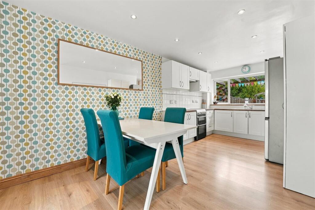Nightingale Close, Frampton Cotterell, Bristol photo 3