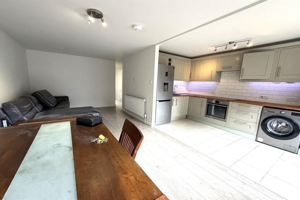 Apartment in London - View 3