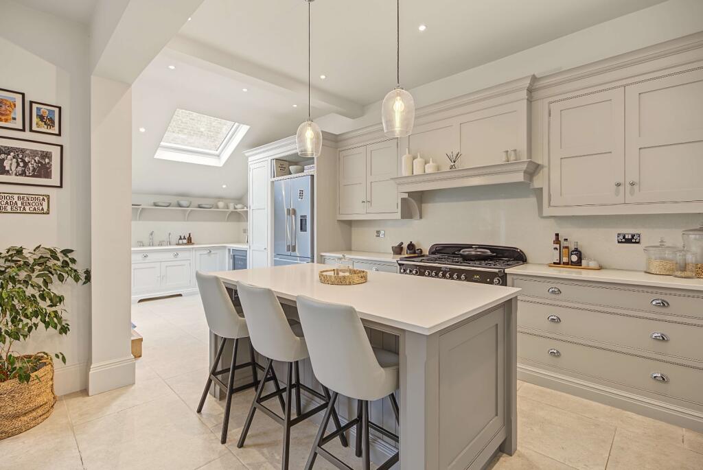 Priory Road,  Sale,  M33 photo 4