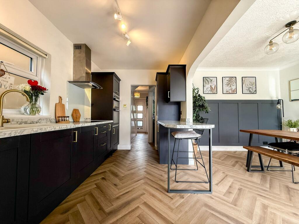 3 bedroom semi-detached house for sale in Queens Avenue, Ramsgate, CT12