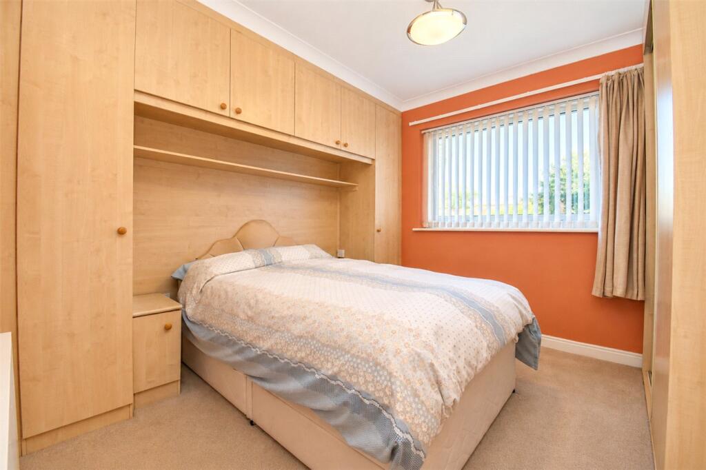 Apartment in West Kirby, Grange - More