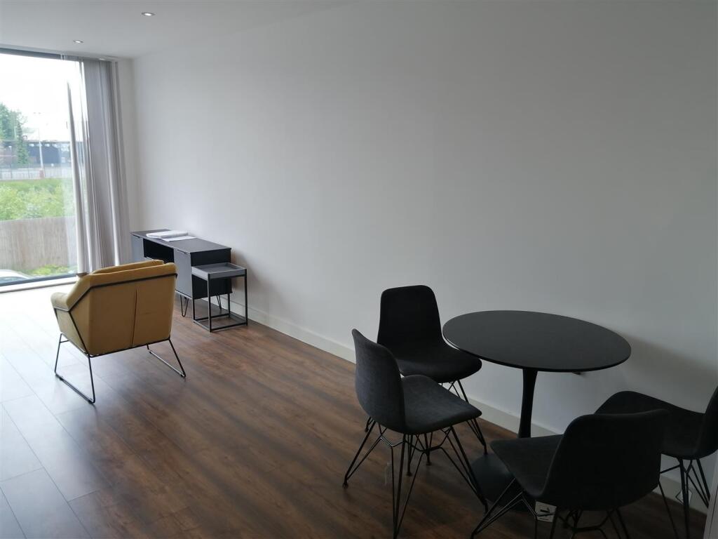 Apartment in Salford, Greater Manchester - View 5