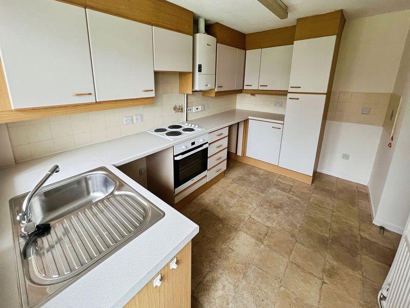 Shalfleet Close, Harwood photo 3