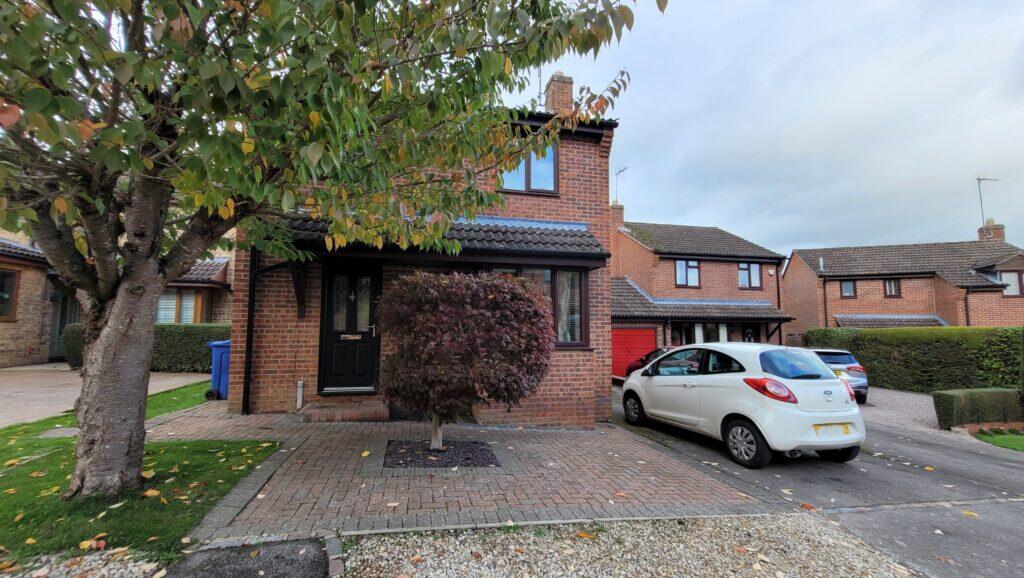 Main image of property: Foscote Rise, Banbury, Oxon, OX16 9XS