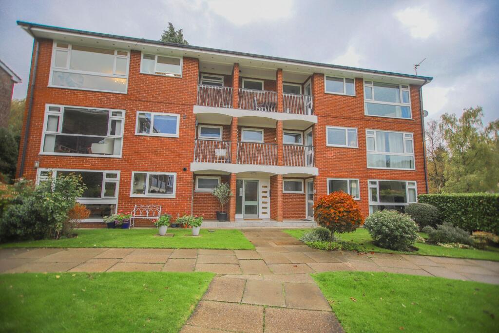 2-bed flat on Warren Close, Bramhall, SK7, £250,000