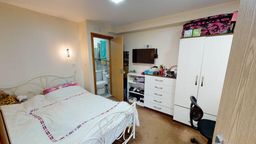 6 bedroom house for rent