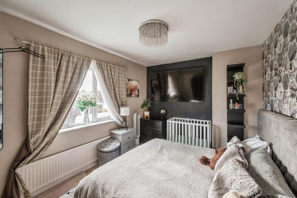 House in Doncaster, Bircotes - More