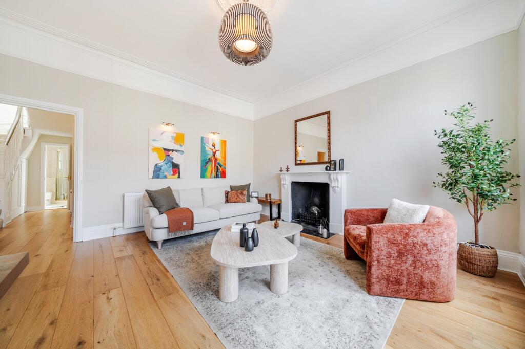 Apartment in London - More