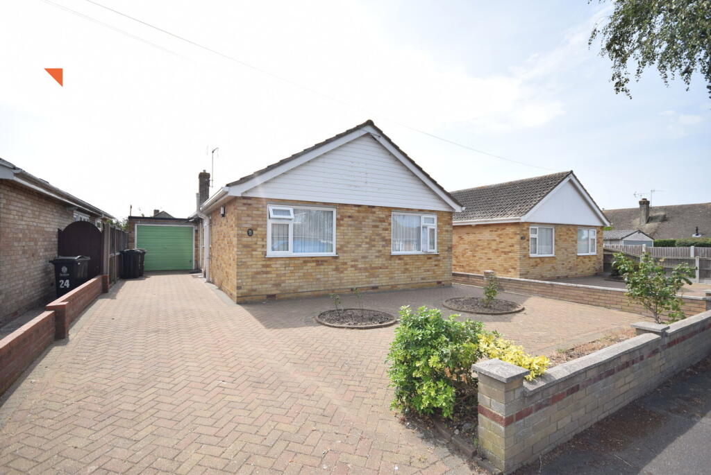 2-bed detached on Chelmsford Road, Holland-on-Sea, CO15 5DN, £295,000