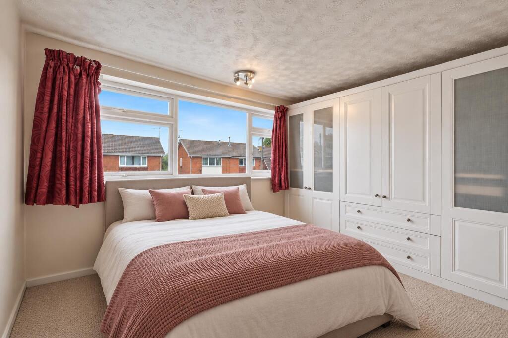 3-bed semi-detached on Elswick Drive, Beeston, Nottingham, £250,000