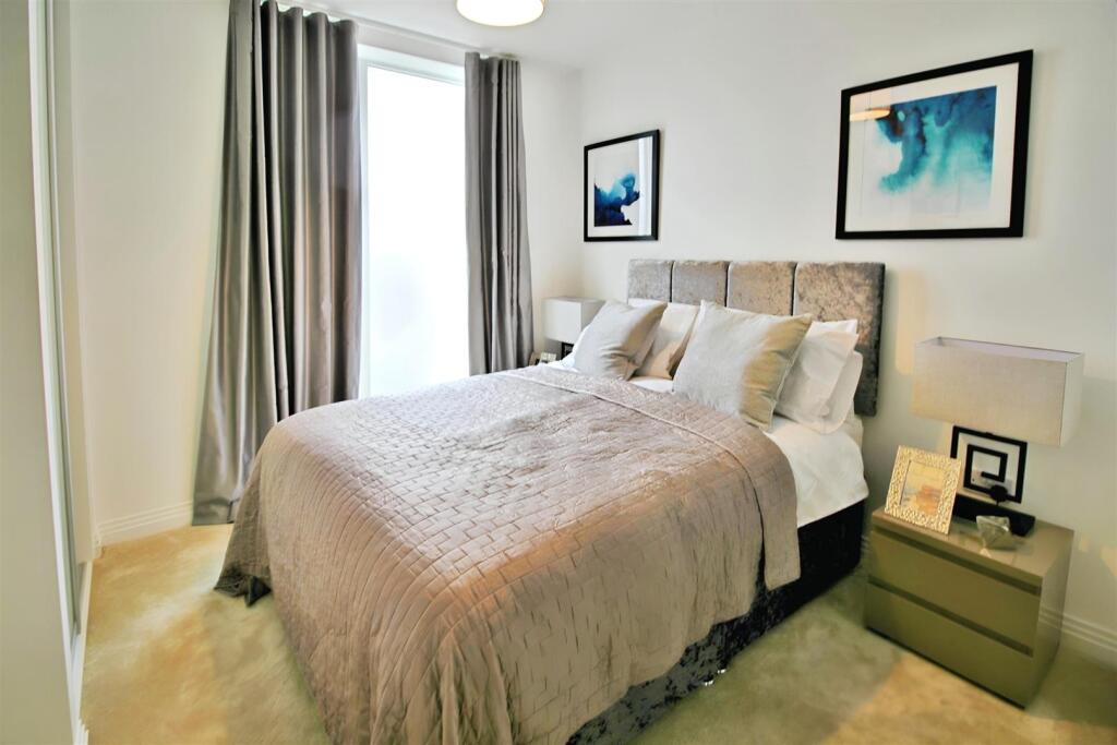 Apartment in North Hertfordshire, Hertfordshire - View 5